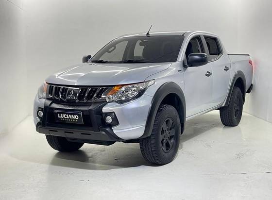 MITSUBISHI L200 TRITON 2.4 16V TURBO DIESEL GLS CD 4X4 AUTOMÁTICO